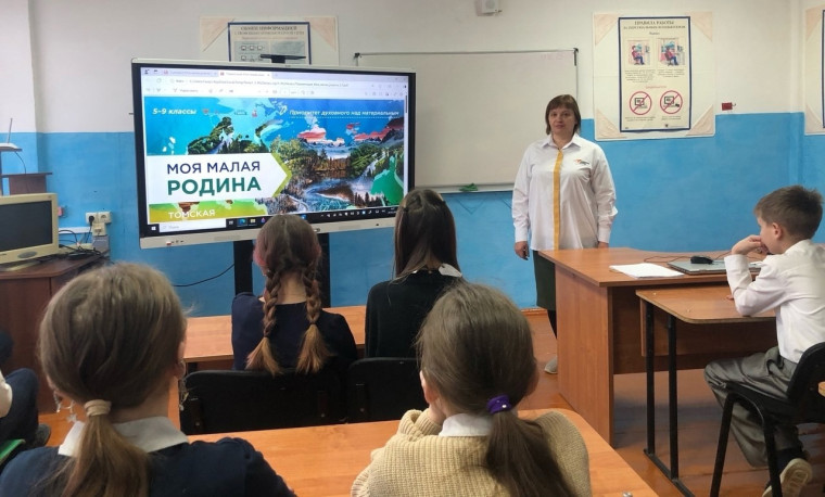 Советник директора провела занятие.